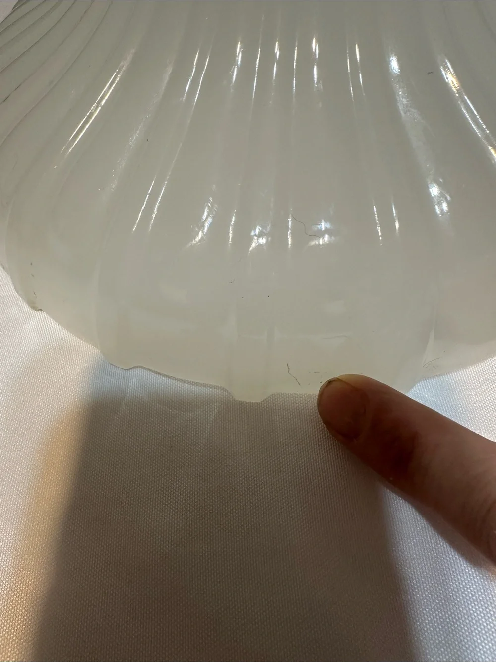 Vintage / antique milk glass/clam broth lampshade pendant light shade opalescent